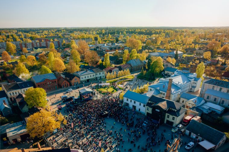 Jēkabpils varoņu godināšana un grupa Jumprava