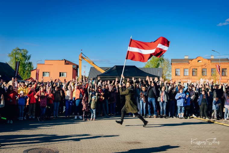 Jēkabpils varoņu godināšana un grupa Jumprava