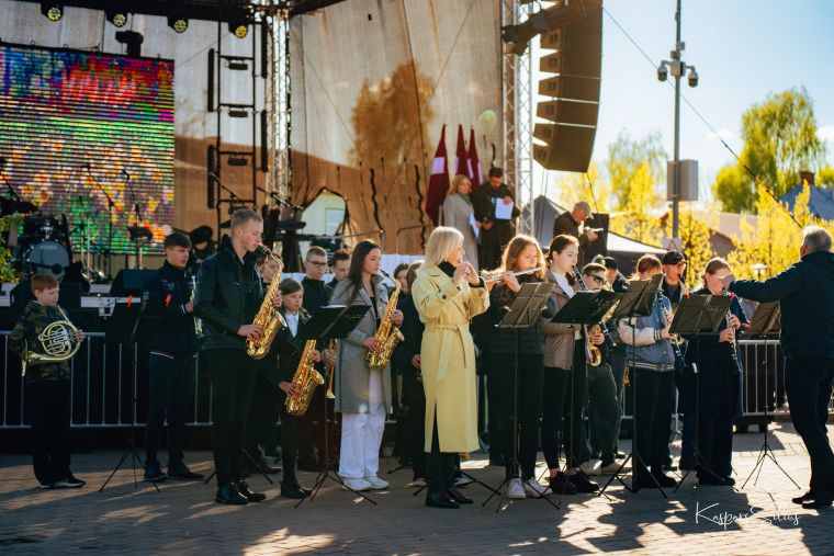 Jēkabpils varoņu godināšana un grupa Jumprava